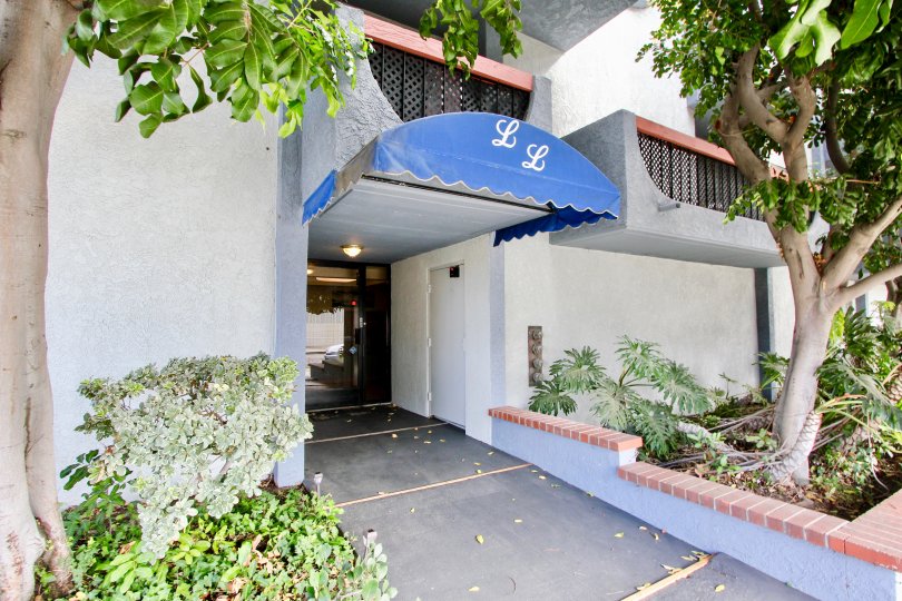 An image showing the front of the Loma Linda Community in Long Beach, California, complete with trees and palms.