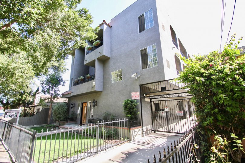 The view of the Ohio Manor building in Long Beach, California