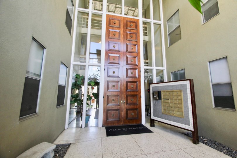 The entrance into Villa Di Napoli