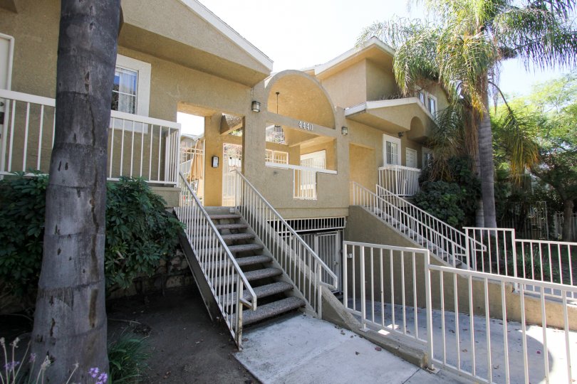 The entrance into 4440 Finley Ave in Los Feliz, California