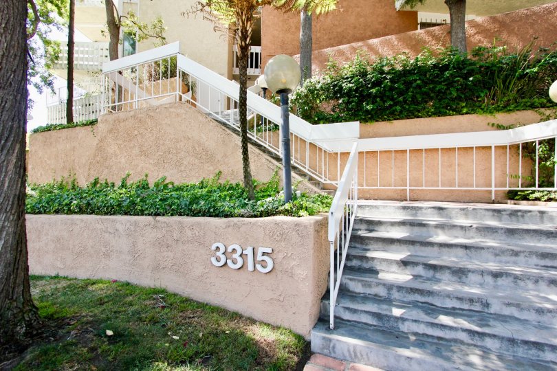 The address at the entrance of Griffith Park Garden Estates