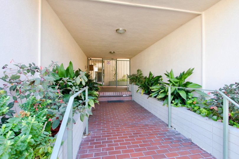 The entryway into Los Feliz Imperial