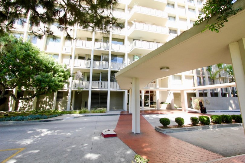 The balconies seen at Los Feliz Towers