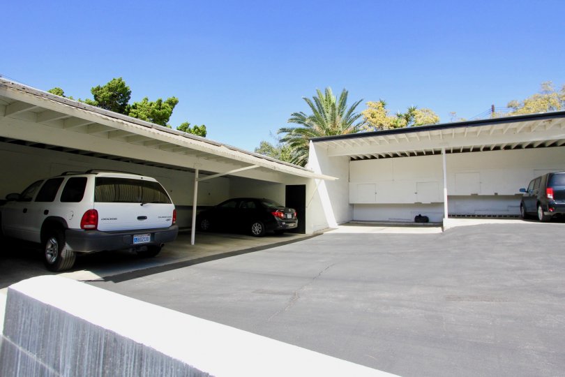 The garages for parking at the Park Imperial