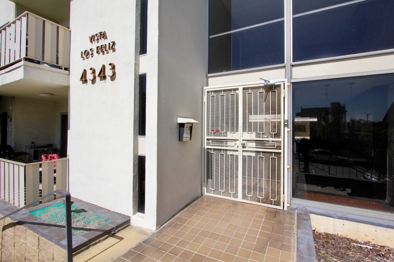 The entrance into Vista Los Feliz