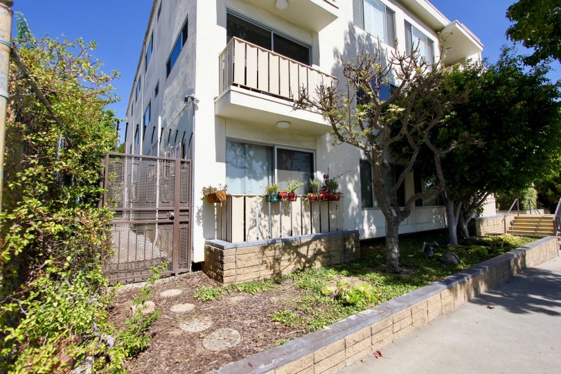 The landscaping around Vista Los Feliz