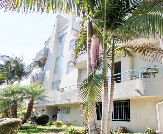 The view of the building at 12773 Caswell in Mar Vista, California
