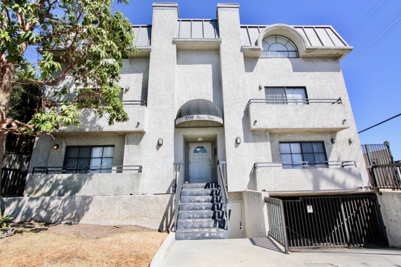 The view of 3780 Ocean View Ave in Mar Vista, California