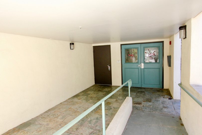The entrance into Avon Villas