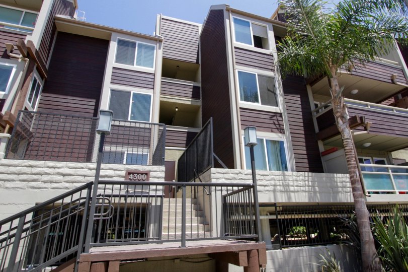 The entrance into Marina Strand in Marina Del Rey