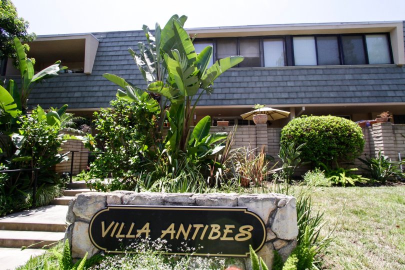 The welcoming sign into Villa Antibes