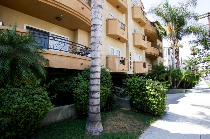 The sidewalk view of Laurel Palms in North Hollywood