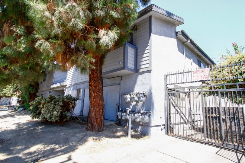 The building at 8806 Willis Ave in Panorama City California