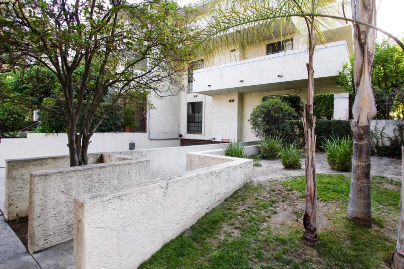 The yard in front of the Villa Corona in Pasadena, California