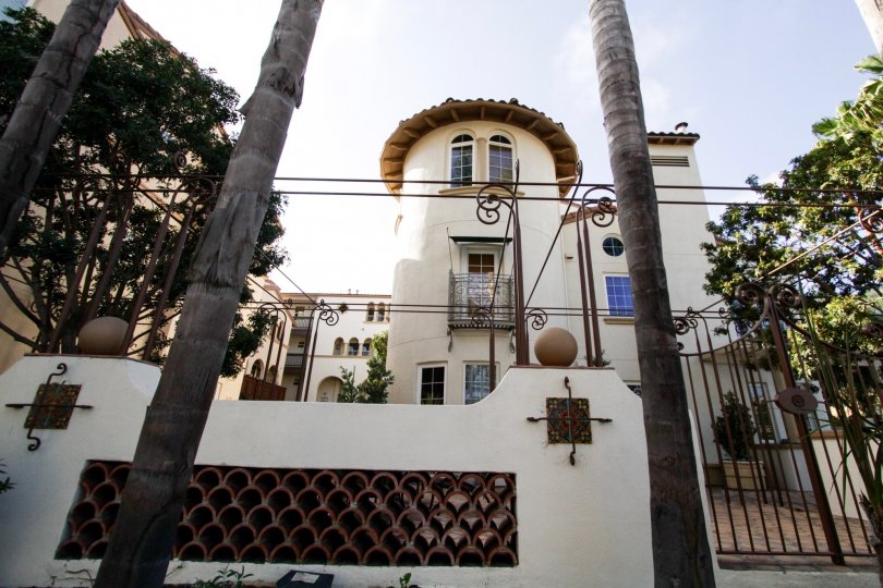 The décor seen around the Villa d Este Playa Vista buildings