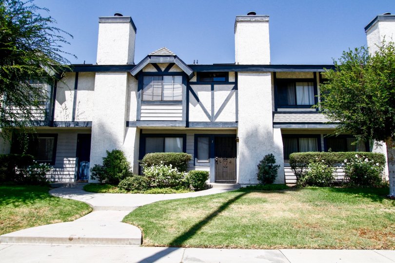 The Sherwood Townhomes building in Reseda California