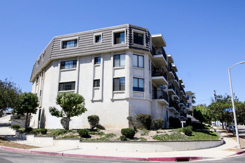 The Grande Harbour Pointe building