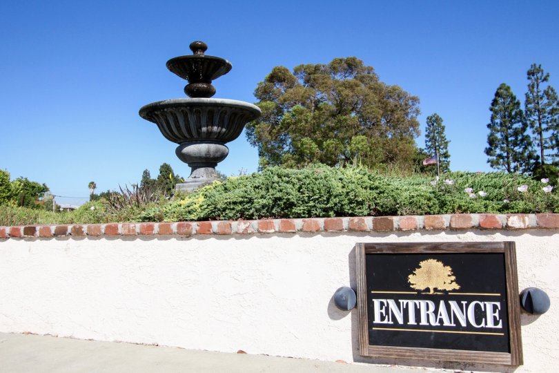 The fountain seen upon entering into Miraleste Canyon Estates in San Pedro California