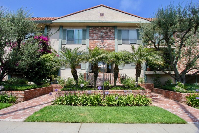 Sunny day view front lawn of 1021 5th street in Santa Monica, California.