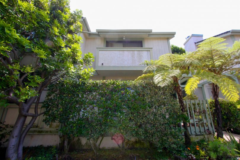 Charming gated community, Townhouse with covered parking, Dishwasher, Fireplace, and Laundry Features.