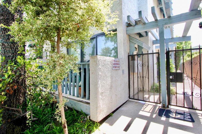 A community building in 114 17th Street Santa Monica with the front entrance closed.