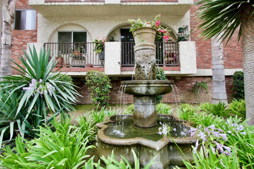 A fountain in front of balconies surounded by bricks at 125 Montana Ave in Santa Moinca