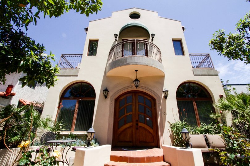 The entrance into 1445 25th Street in Santa Monica