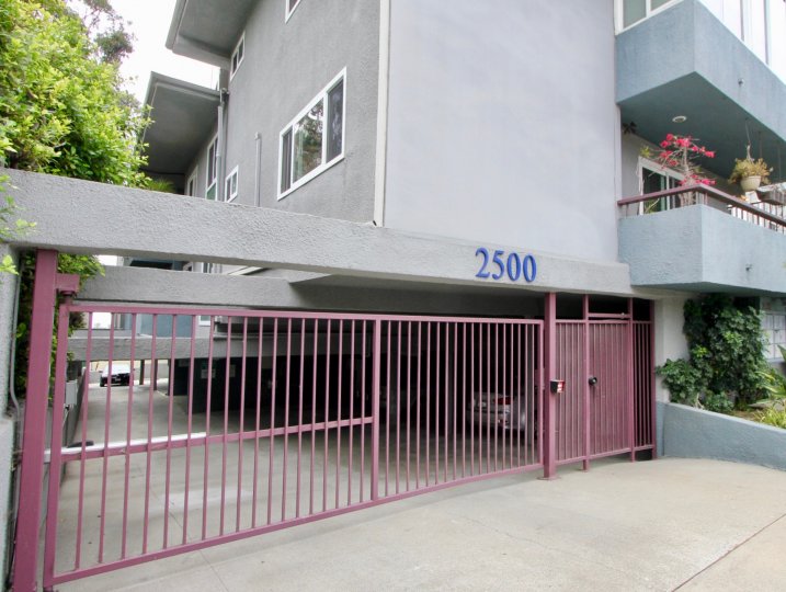 The entrance to and a closer look at 2500 4th St, Santa Monica, California