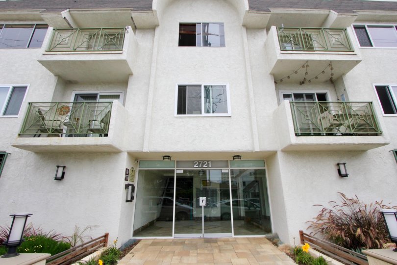 A closer look at the building 2721 2nd St, Santa Monica, California