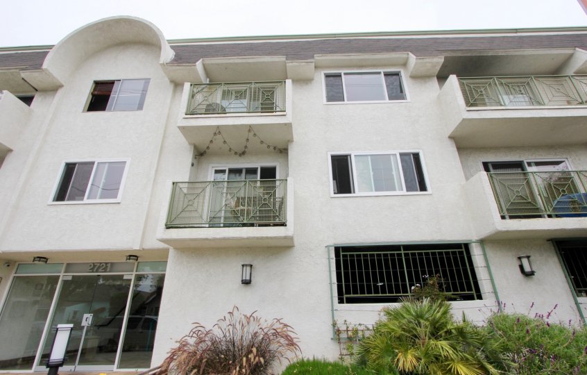 Frontal architecture of 2721 2nd St and it's classy look, Santa Monica, California