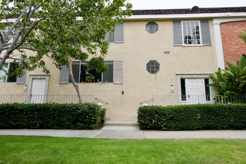 From the outside this house looks nice and traditional. It has been built with red pine wood and has poplar wooden decorations. Small, squared windows add to the overall style of the house and have been added to the house in a mostly symmetric way. The ho