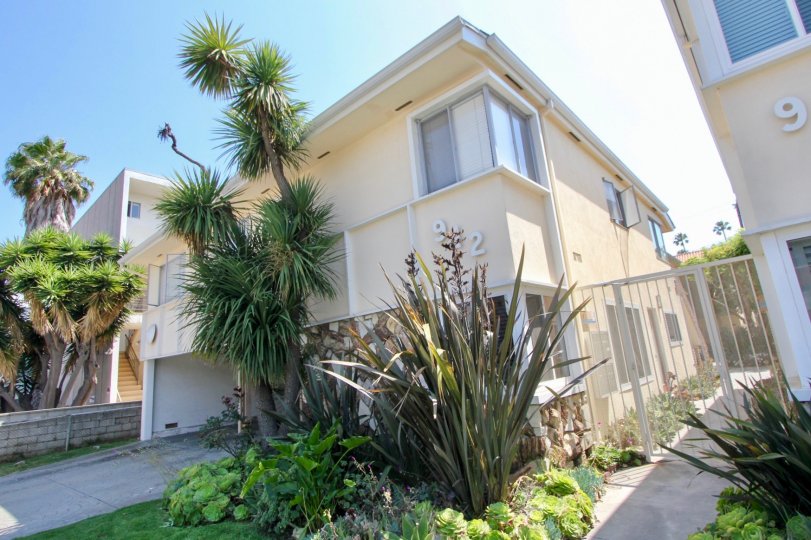 The modern and rich colored apartments of 908-912 6th Street, Santa Monica, California