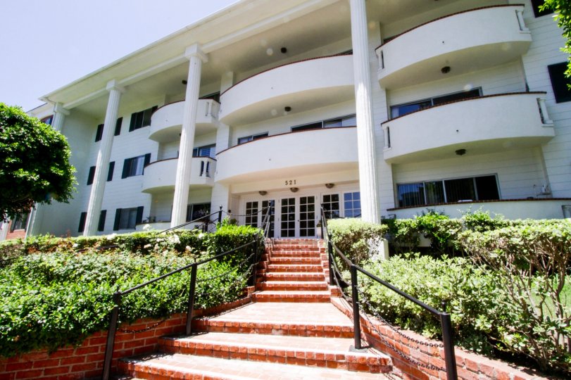 The entryway up to Colonial Square