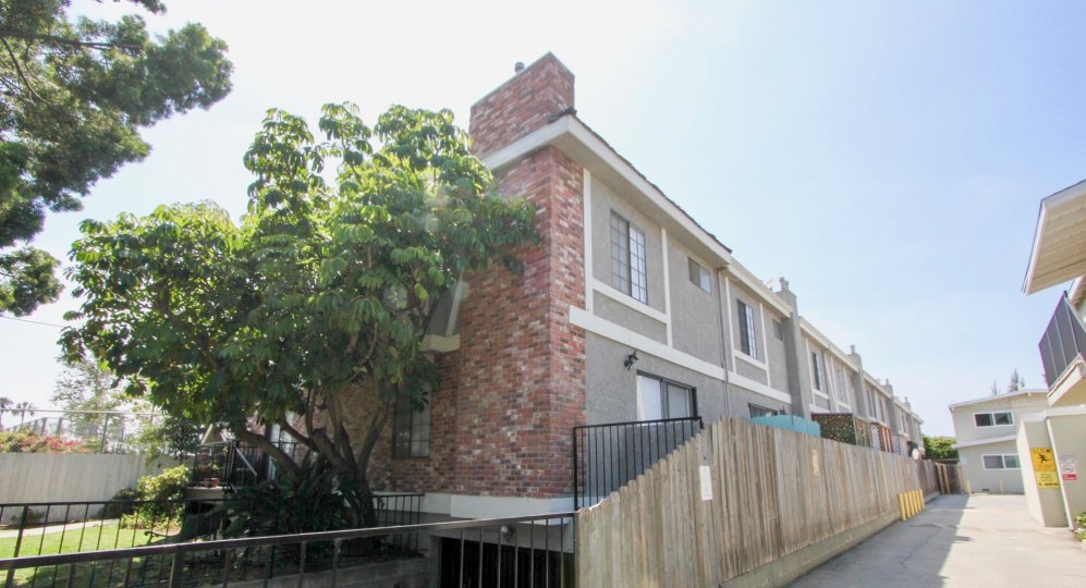 A beautiful day in the Coventry House with a residential area.