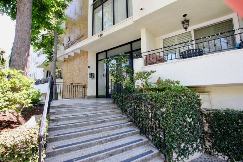 A sunny day at the front part of the Crest Manor's community in Santa Monica, CA