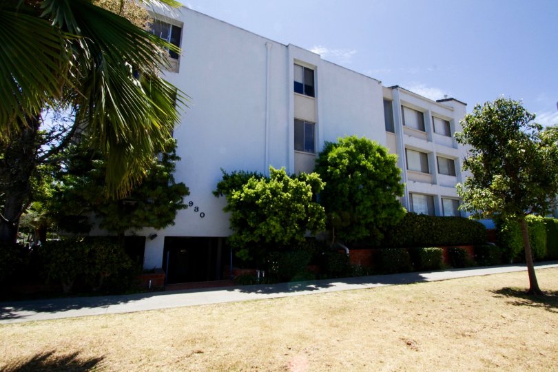 The Elegance Santa Monica building in Santa Monica