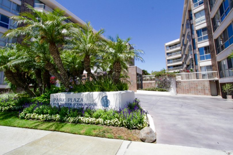 The drive into Park Plaza in Santa Monica