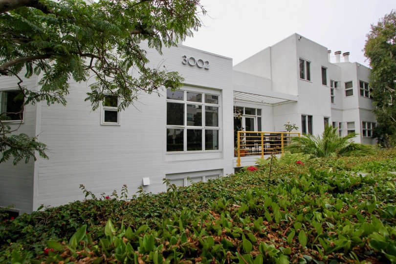 Charming MODERN community, Townhouse with covered parking, Dishwasher, Fireplace, and Laundry Features.