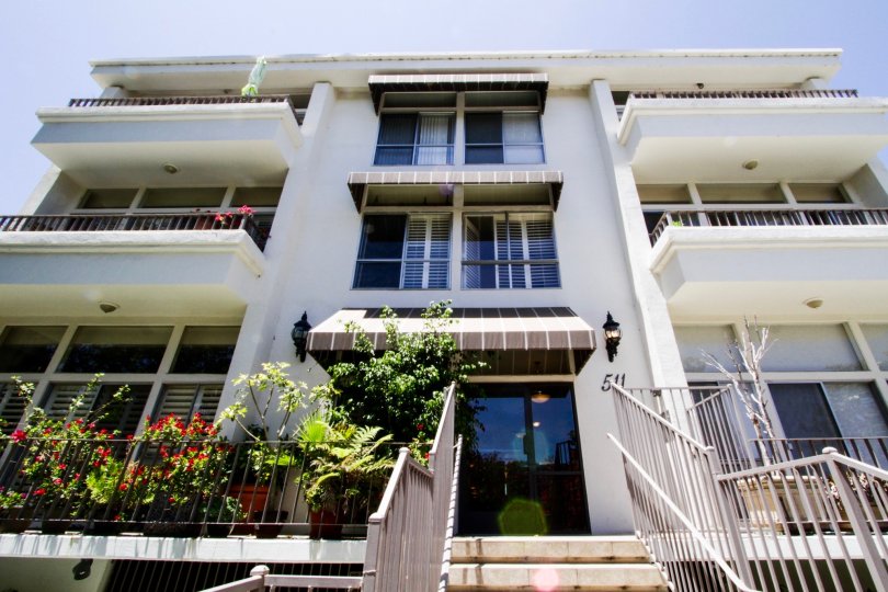 The entrance into Vicente Court in Santa Monica