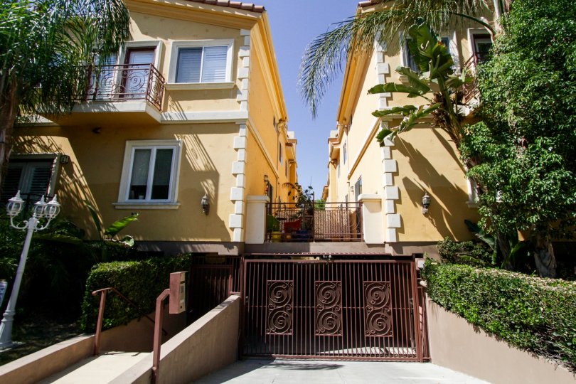 The parking to use at 14535 Margate St in Sherman Oaks