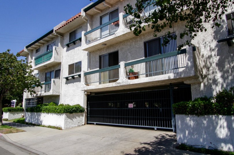 The parking for 14560 Clark St in Sherman Oaks
