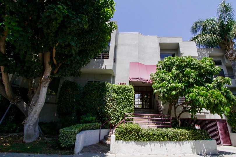 The entrance to 14631 Dickens St in Sherman Oaks