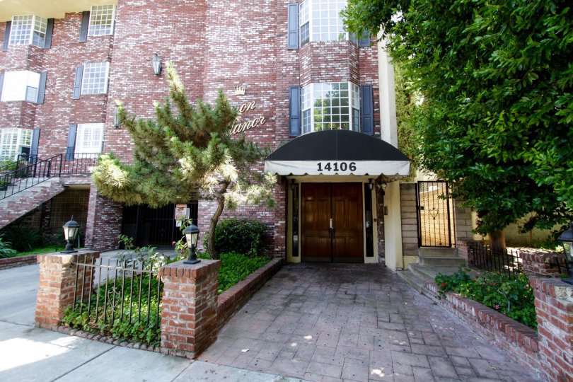 The entrance into Baron Manor in Sherman Oaks