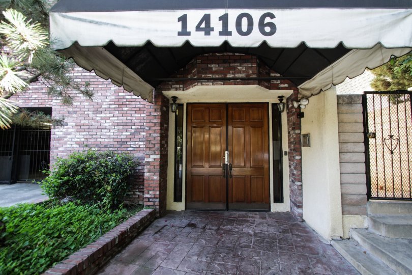 The address of Baron Manor written at the entrance