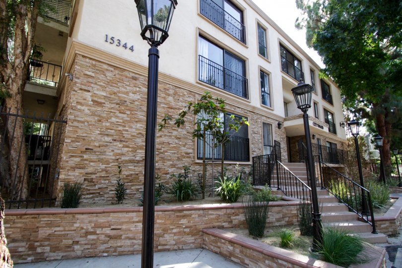 The landscaping seen around Citywood Condominiums