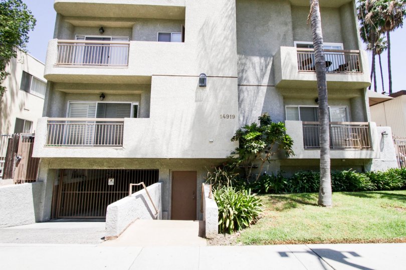 The bottom entrance into Dickens Condos in Sherman Oaks