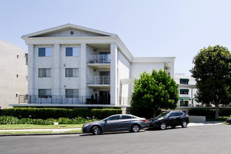 The Golden Colonial Condominiums building in Sherman Oaks