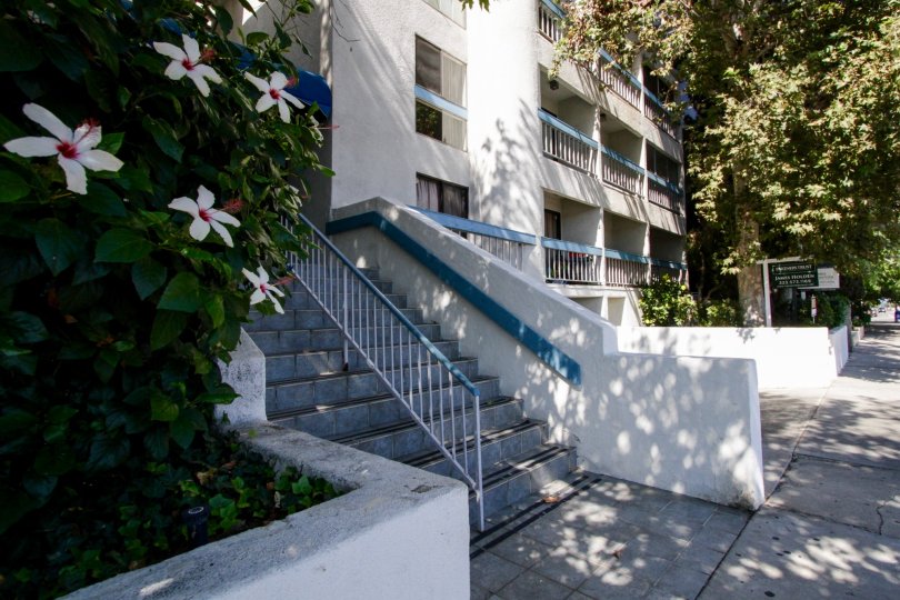 The entryway into Sherman Oaks Villas in Sherman Oaks
