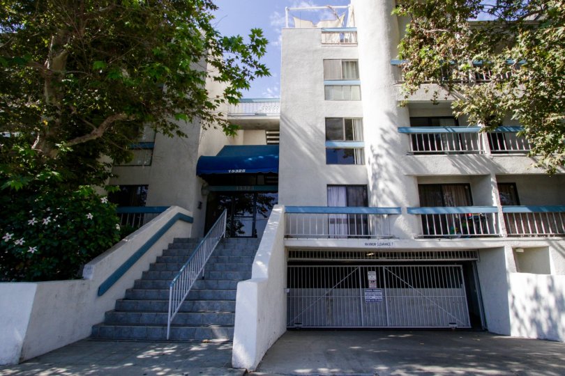 The building at Sherman Oaks Villas in Sherman Oaks