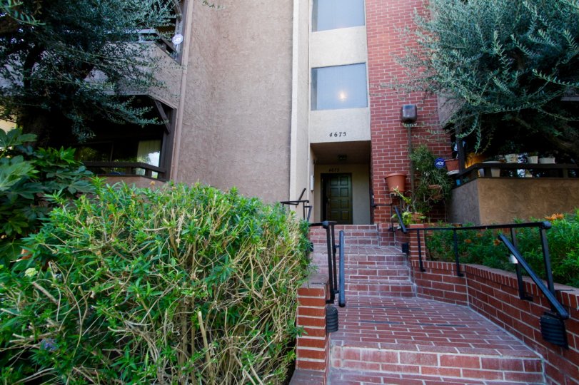 The entryway into Willis Manor in Sherman Oaks